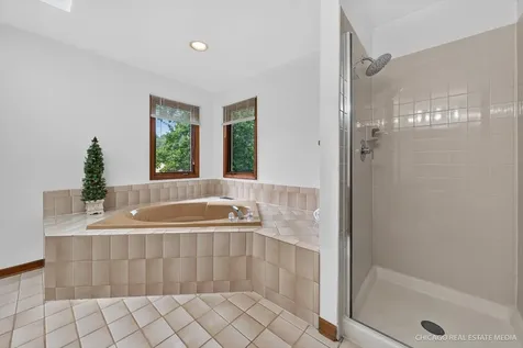 425 Brentwood Court Roselle IL 60172