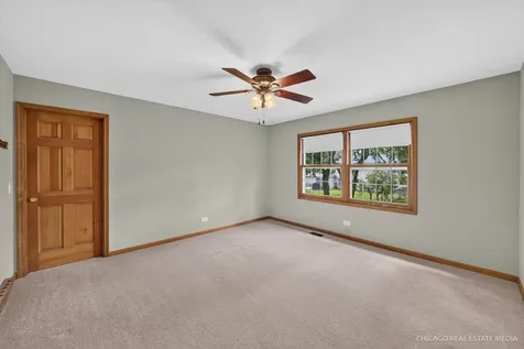 425 Brentwood Court Roselle IL 60172