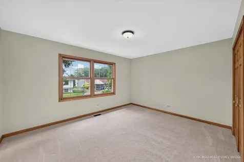 425 Brentwood Court Roselle IL 60172