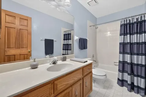 425 Brentwood Court Roselle IL 60172