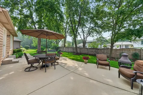 425 Brentwood Court Roselle IL 60172