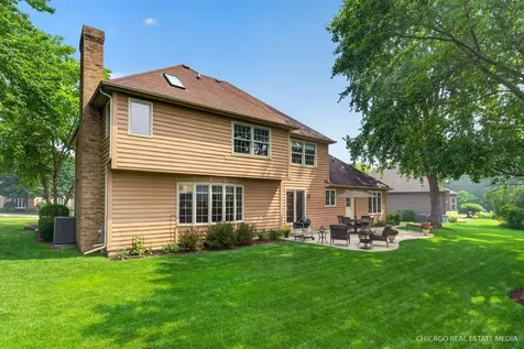 425 Brentwood Court Roselle IL 60172