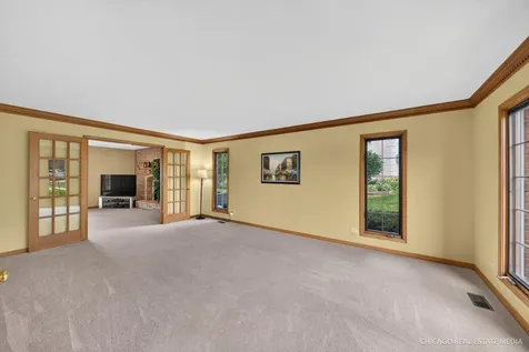 425 Brentwood Court Roselle IL 60172