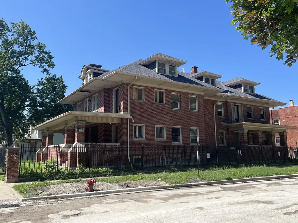 446 North Pine Avenue Chicago IL 60644