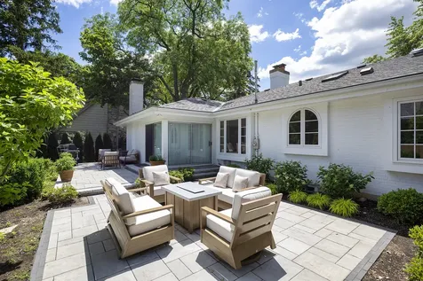 1224 Ridgewood Drive Northbrook IL 60062
