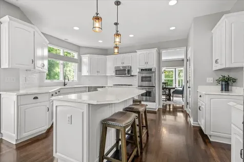 3406 Greenwood Lane St. Charles IL 60175