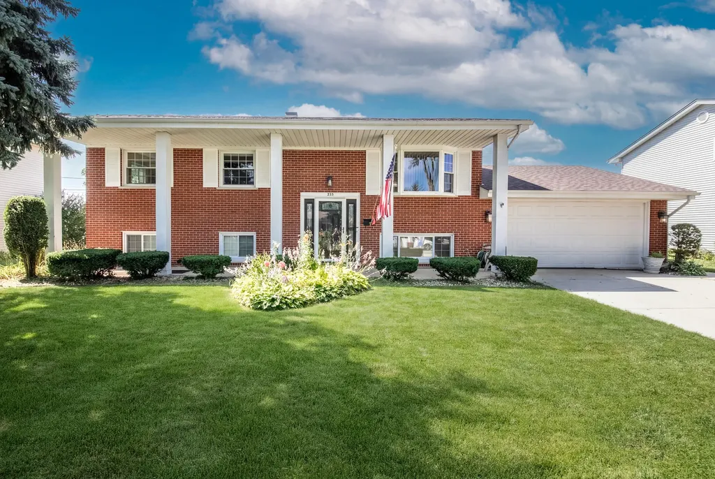 255 Leahy Circle S Des Plaines IL 60016