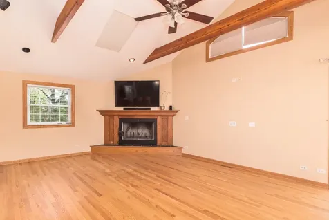 255 Leahy Circle S Des Plaines IL 60016