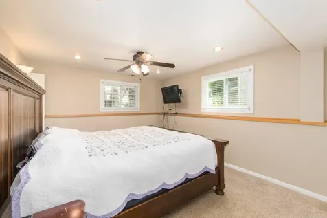 255 Leahy Circle S Des Plaines IL 60016