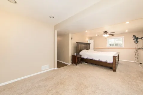 255 Leahy Circle S Des Plaines IL 60016