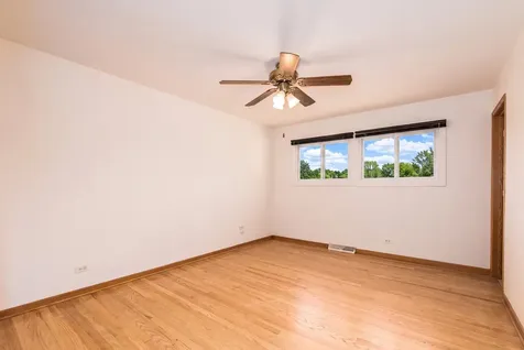 255 Leahy Circle S Des Plaines IL 60016