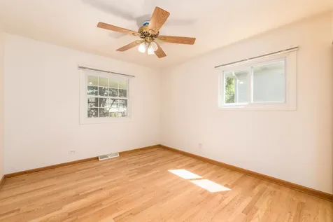255 Leahy Circle S Des Plaines IL 60016
