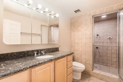 255 Leahy Circle S Des Plaines IL 60016