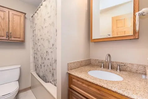 255 Leahy Circle S Des Plaines IL 60016