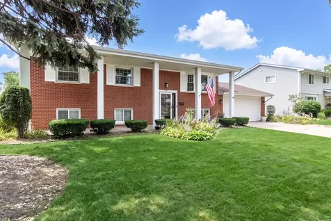 255 Leahy Circle S Des Plaines IL 60016