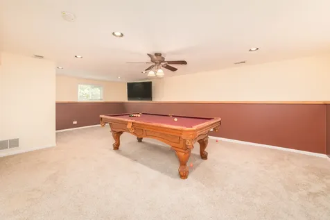 255 Leahy Circle S Des Plaines IL 60016
