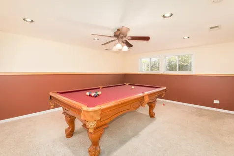 255 Leahy Circle S Des Plaines IL 60016
