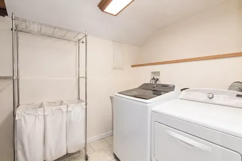 255 Leahy Circle S Des Plaines IL 60016