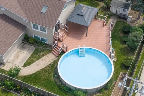 255 Leahy Circle S Des Plaines IL 60016
