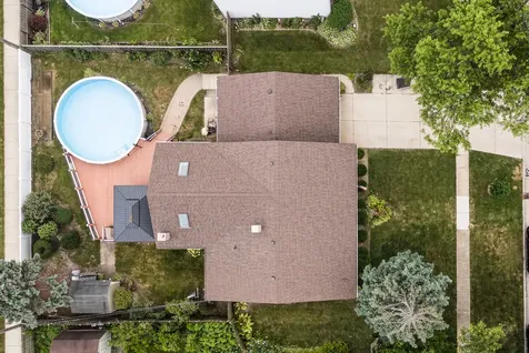 255 Leahy Circle S Des Plaines IL 60016