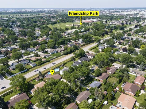 255 Leahy Circle S Des Plaines IL 60016