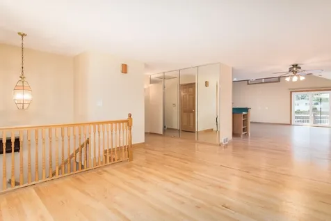 255 Leahy Circle S Des Plaines IL 60016