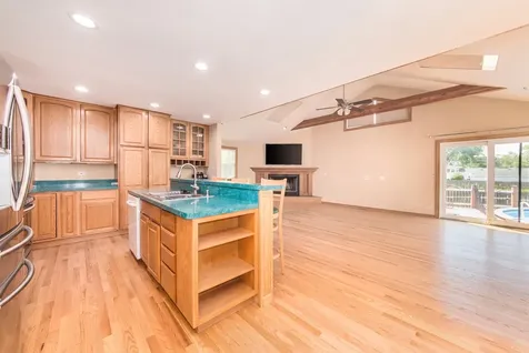 255 Leahy Circle S Des Plaines IL 60016