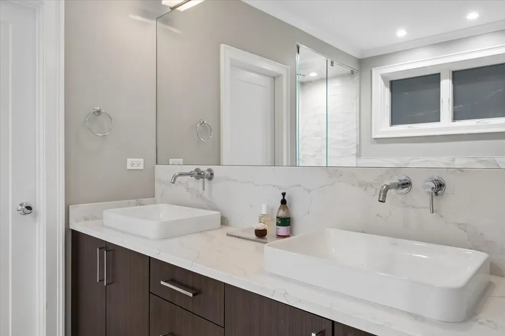925 West Montana Street Chicago IL 60614