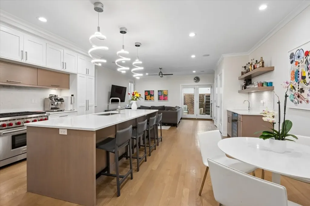 925 West Montana Street Chicago IL 60614