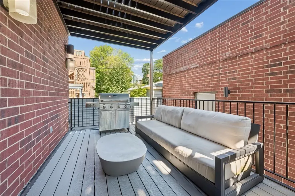 925 West Montana Street Chicago IL 60614