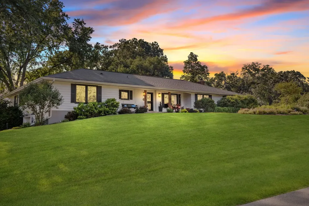6N302 Oakwood Drive St. Charles IL 60175