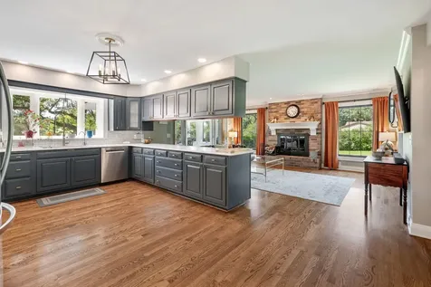 6N302 Oakwood Drive St. Charles IL 60175
