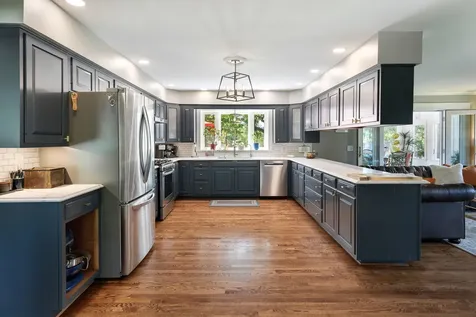 6N302 Oakwood Drive St. Charles IL 60175