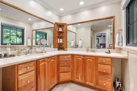 6N302 Oakwood Drive St. Charles IL 60175