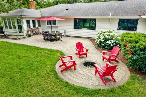 6N302 Oakwood Drive St. Charles IL 60175