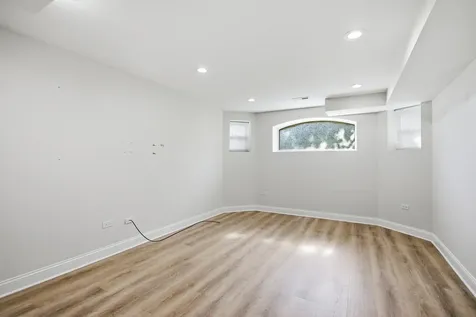 5851 North Virginia Avenue Chicago IL 60659