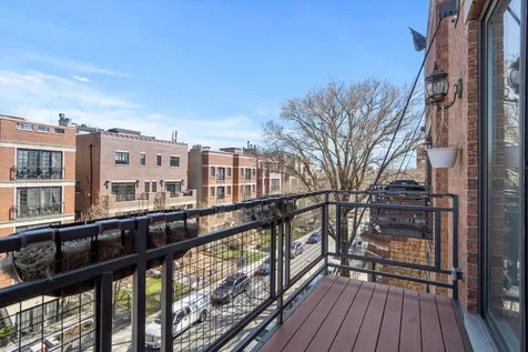 3734 North Wilton Avenue Chicago IL 60613