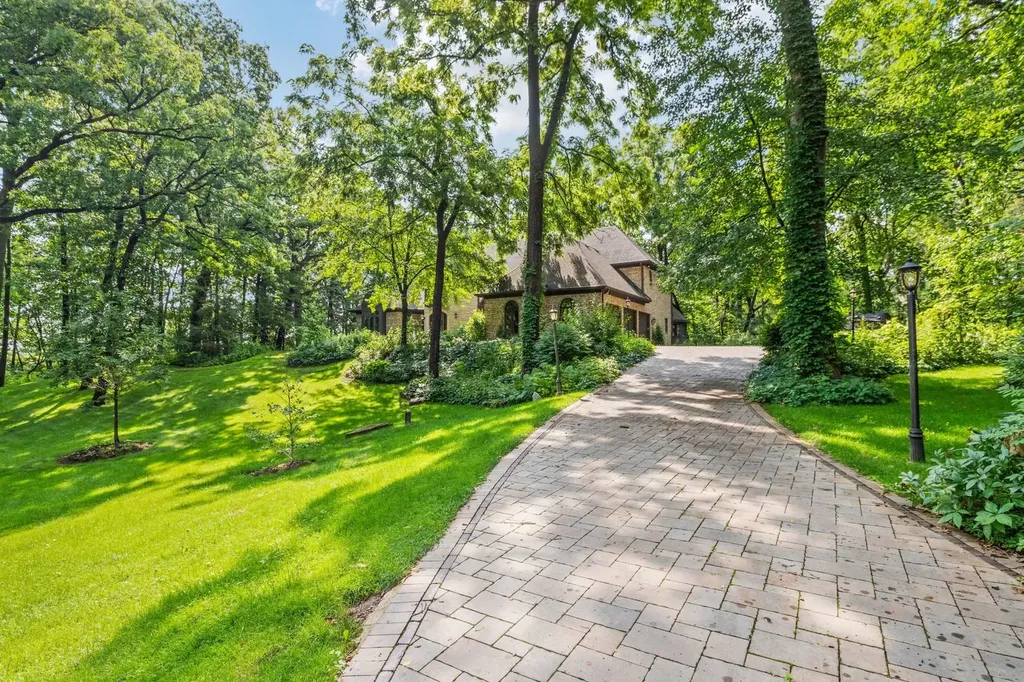 41w087 Highwood Court Campton Hills IL 60119