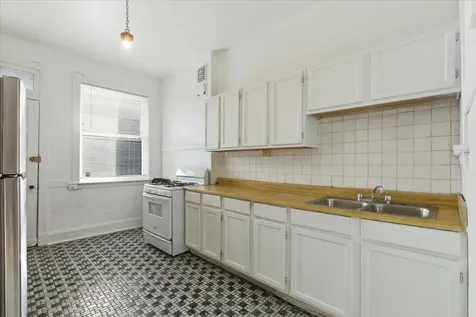 2839 North Clark Street Chicago IL 60657