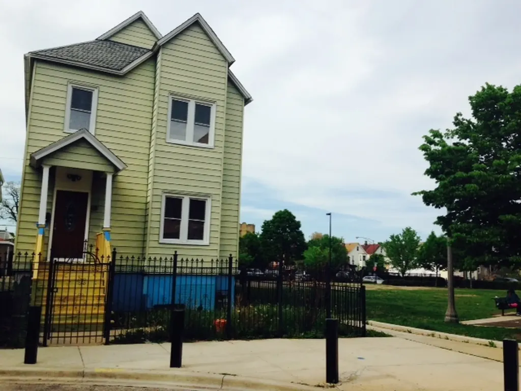 3614 West Mclean Avenue Chicago IL 60647