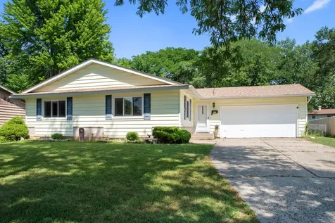 873 Yorkshire Lane Crystal Lake IL 60014