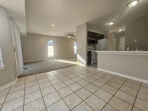 10 King Drive Streamwood IL 60107
