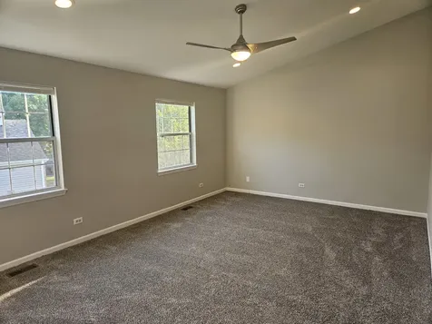 10 King Drive Streamwood IL 60107