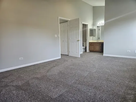 10 King Drive Streamwood IL 60107