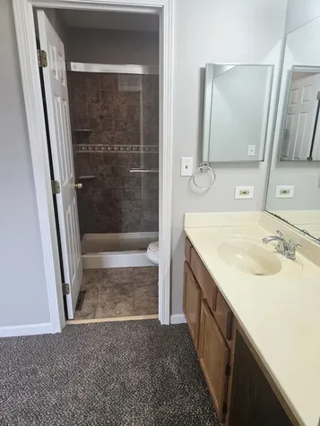 10 King Drive Streamwood IL 60107