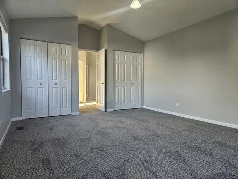 10 King Drive Streamwood IL 60107