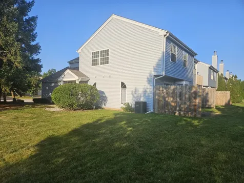 10 King Drive Streamwood IL 60107