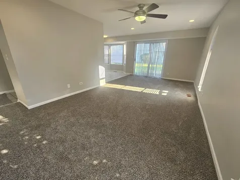 10 King Drive Streamwood IL 60107