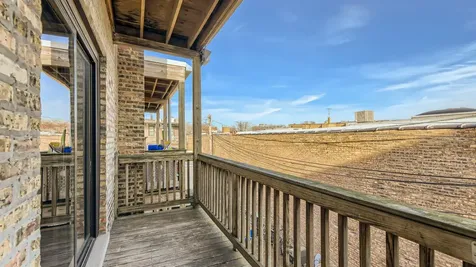 1734 West Estes Avenue Chicago IL 60626