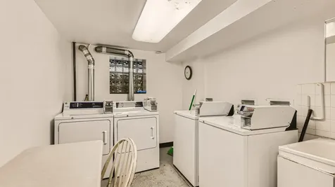 1734 West Estes Avenue Chicago IL 60626